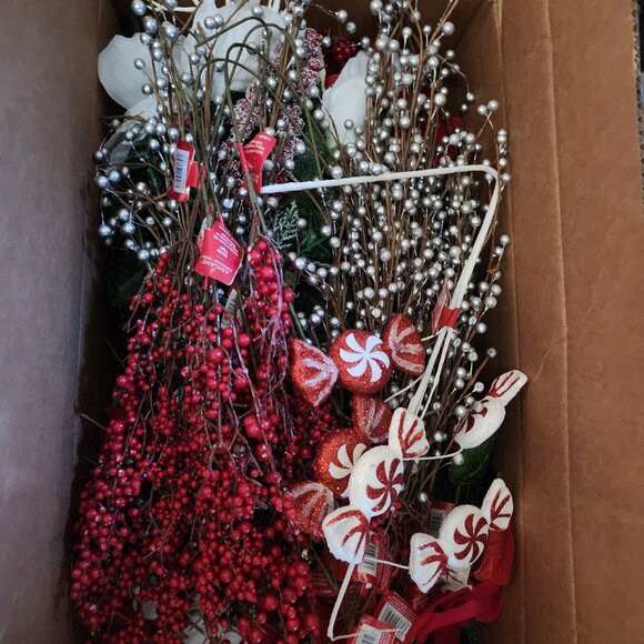 Box of Ashland christmas Noel Flowers/Holiday Decor Mixed Lot Deluxe Bush Box - Picture 2 of 15